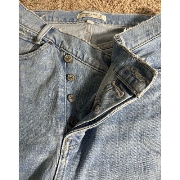 Abercrombie and Fitch The Dad High Rise Curve Love Light Wash Jeans Size 26/2S - Picture 3 of 8